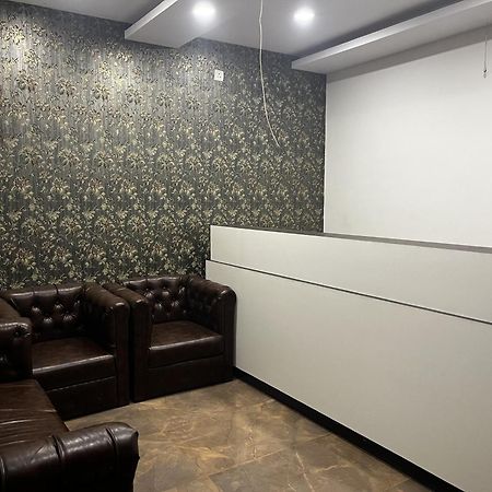 Roomquet Comfort Inn Αλλαχαμπάντ Εξωτερικό φωτογραφία