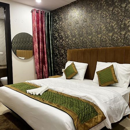 Roomquet Comfort Inn Αλλαχαμπάντ Εξωτερικό φωτογραφία