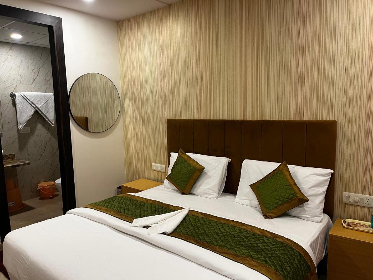 Roomquet Comfort Inn Αλλαχαμπάντ Εξωτερικό φωτογραφία