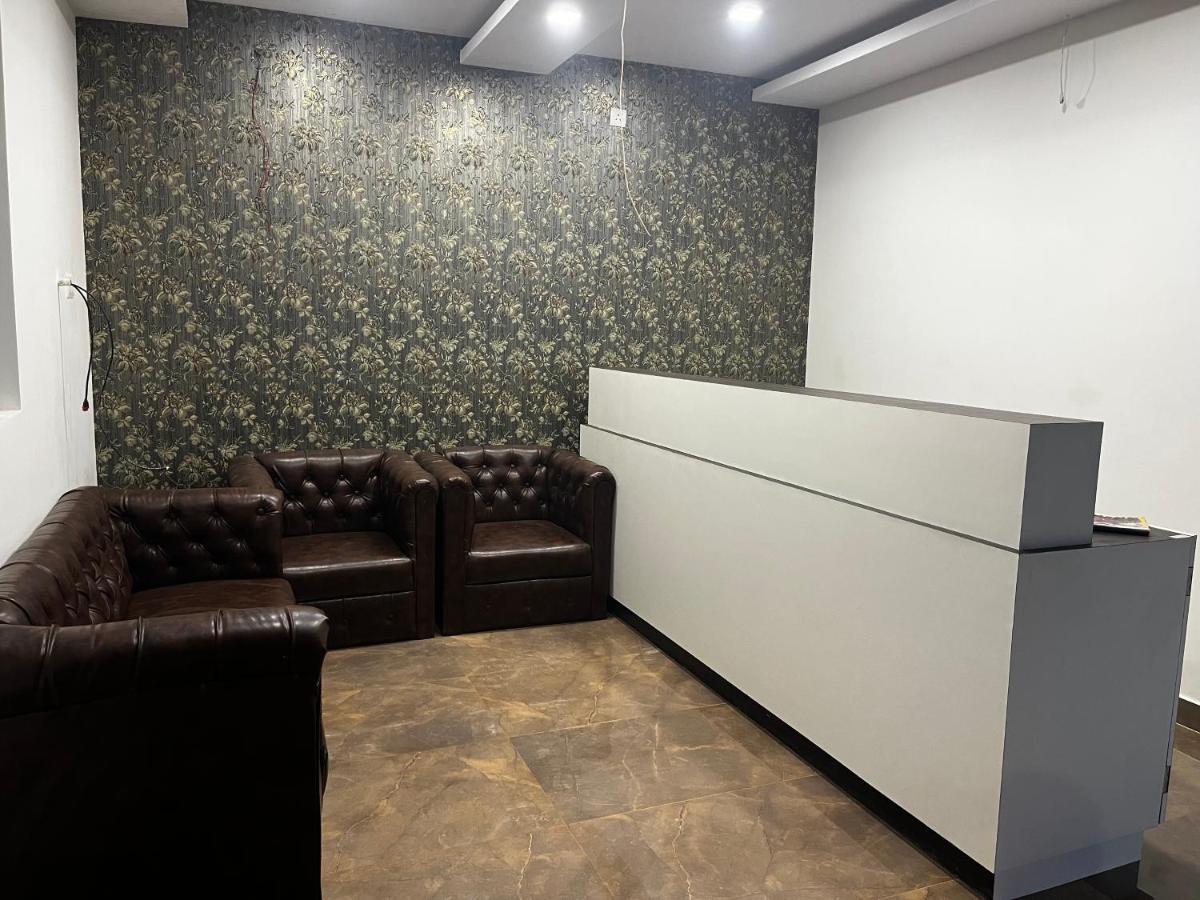Roomquet Comfort Inn Αλλαχαμπάντ Εξωτερικό φωτογραφία