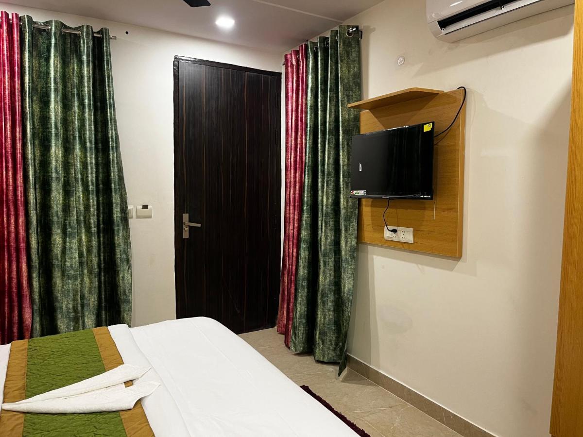 Roomquet Comfort Inn Αλλαχαμπάντ Εξωτερικό φωτογραφία