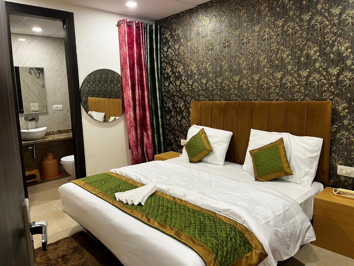 Roomquet Comfort Inn Αλλαχαμπάντ Εξωτερικό φωτογραφία