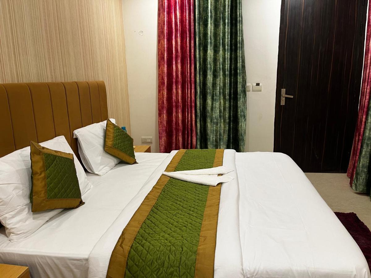 Roomquet Comfort Inn Αλλαχαμπάντ Εξωτερικό φωτογραφία