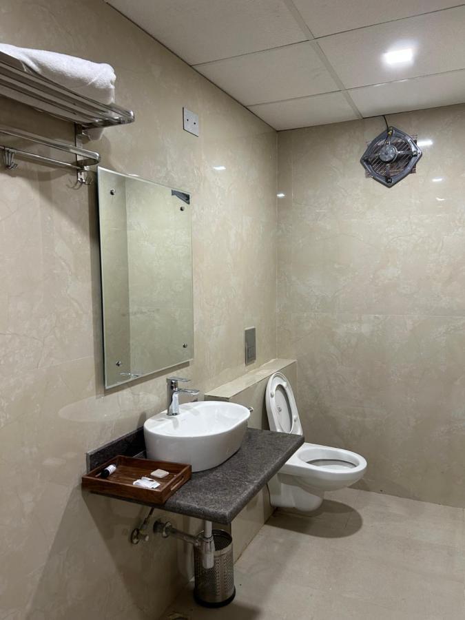 Roomquet Comfort Inn Αλλαχαμπάντ Εξωτερικό φωτογραφία