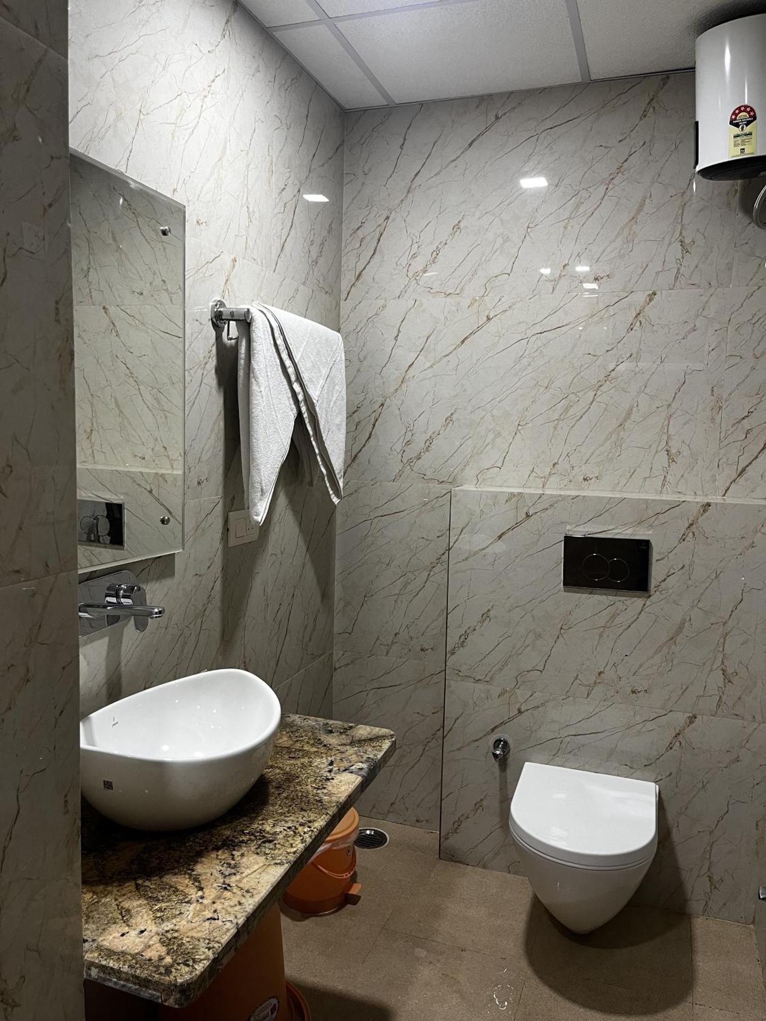Roomquet Comfort Inn Αλλαχαμπάντ Εξωτερικό φωτογραφία